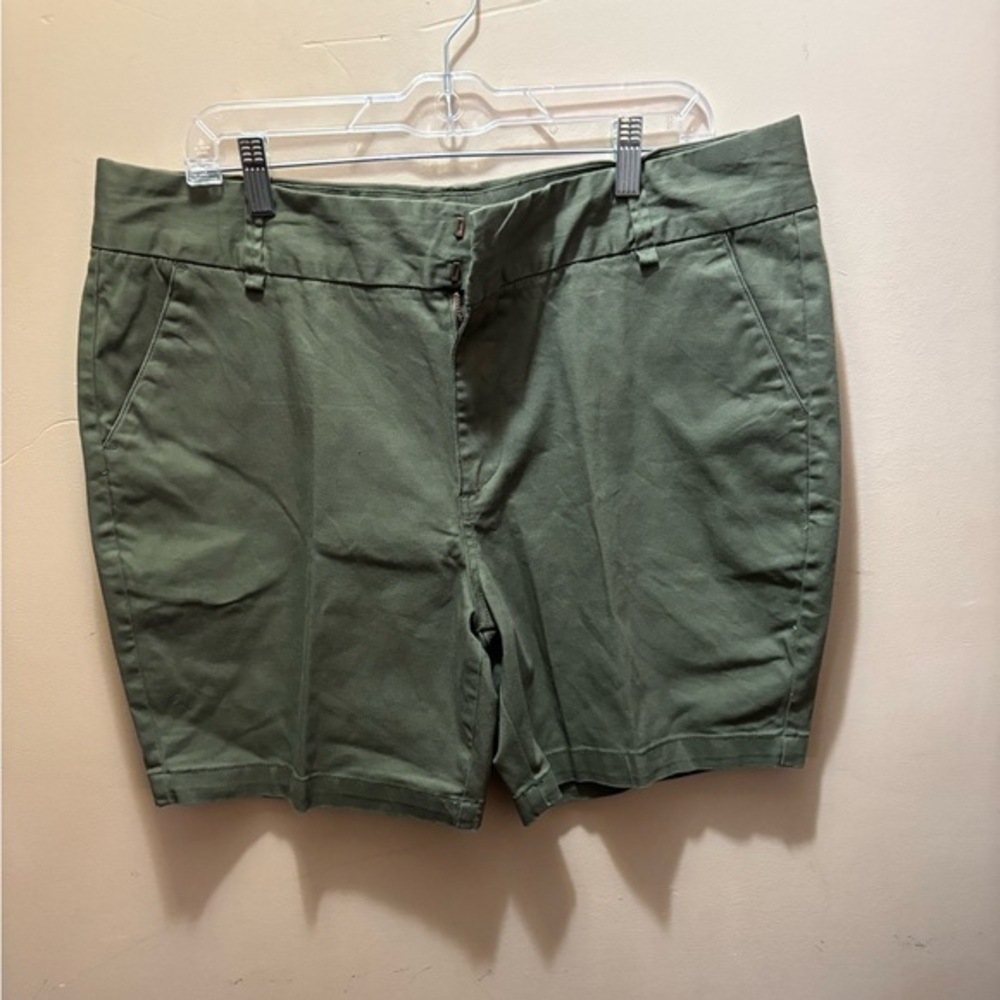 Womanโs size 16โ hybrid shorts. Moss green.